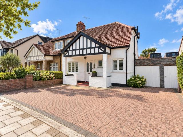 House for sale in South Stanmore, Greater London
