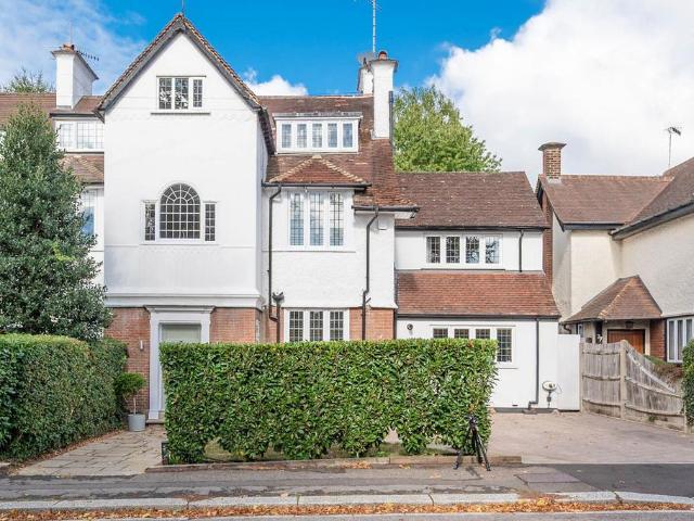 House for sale in Connaught Park, Bushey