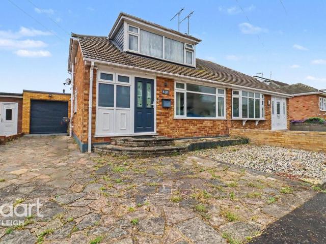 House for sale in Alton Barnes, Essex