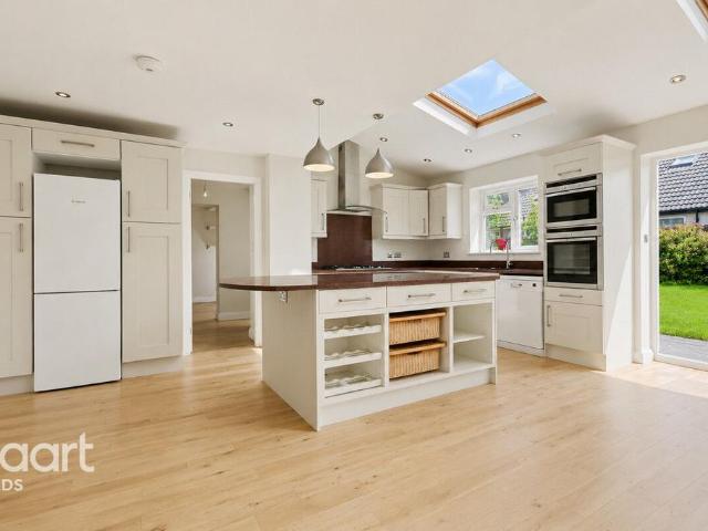 House for sale in Yeadon, West Yorkshire
