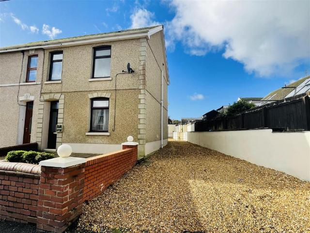 House for sale in Llangyndeyrn, Pontyates