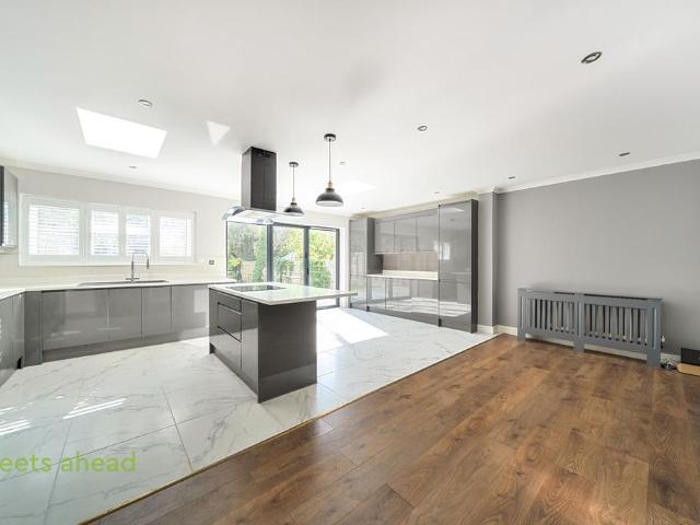 House for sale in London Borough of Croydon, Greater London