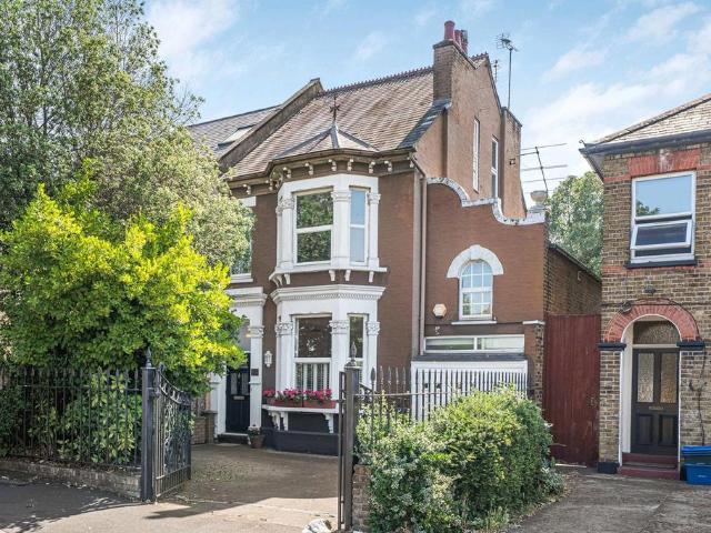 House for sale in London Borough of Hounslow, Greater London