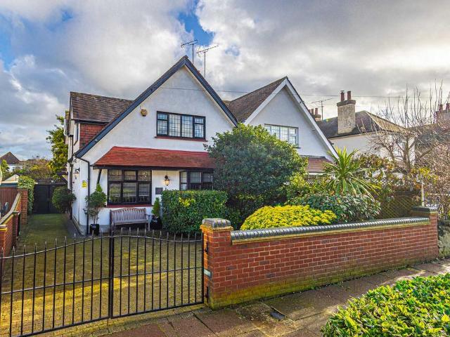 House for sale in North Shoebury, Alton Barnes