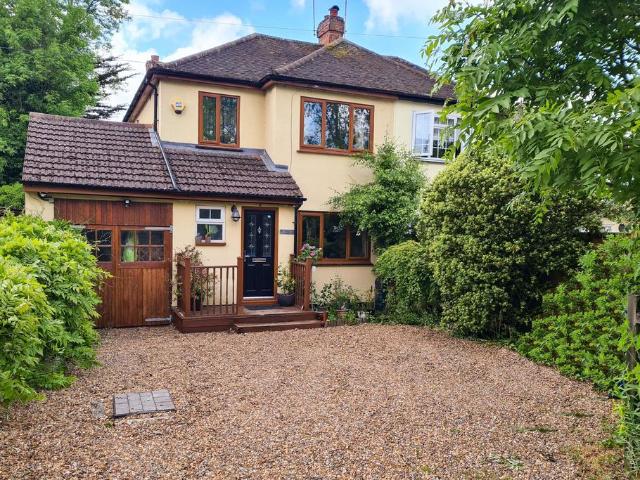 House for sale in Hythe End, Wraysbury
