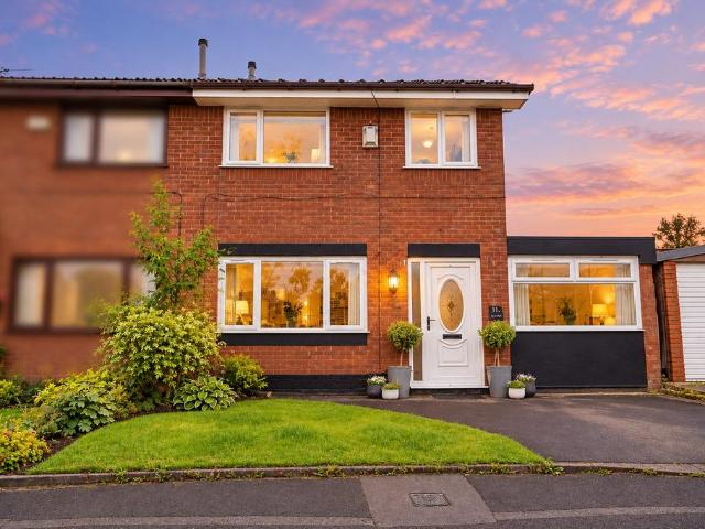 House for sale in Shaw Side, Oldham