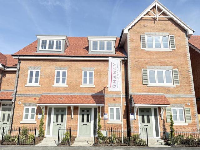 House for sale in Lower Halliford, Surrey