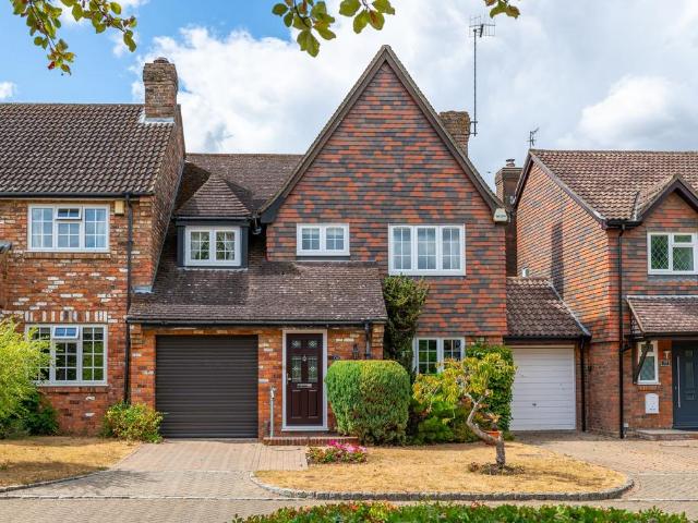 House for sale in Hillview, Surrey