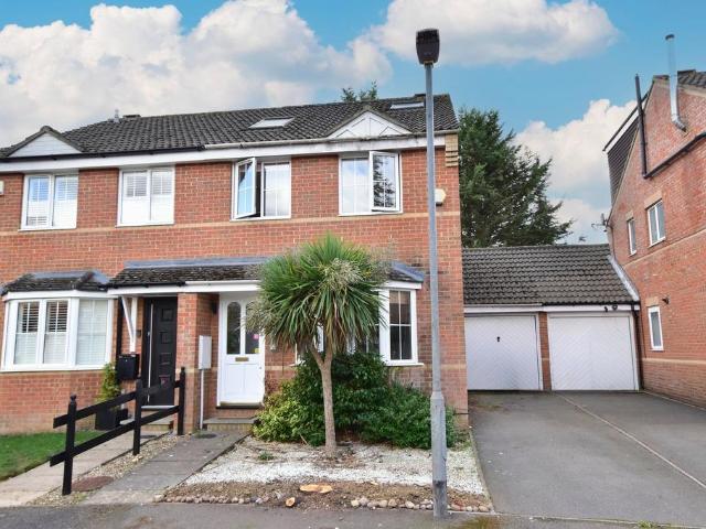 House for sale in Leavesden, Three Rivers