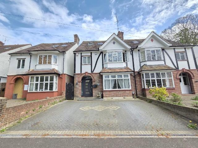 House for sale in Spring Park, Luton