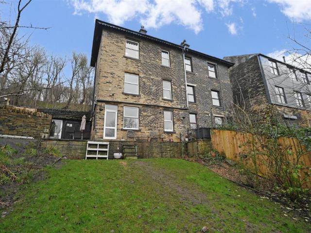 House for sale in Bank Top, West Yorkshire