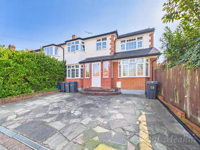 House for sale in London Borough of Croydon, Selsdon