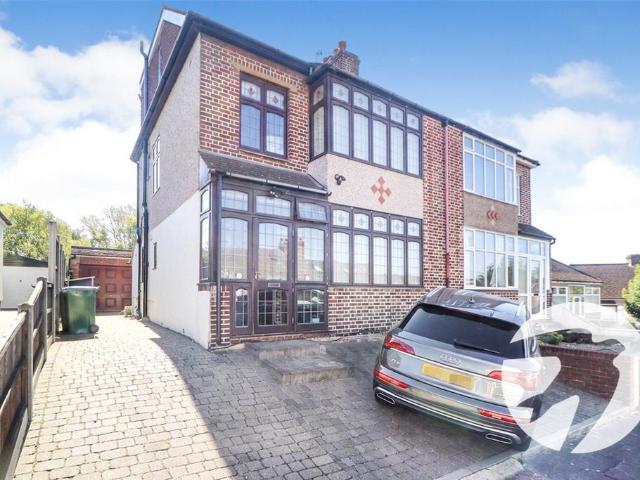House for sale in Barnehurst, Greater London