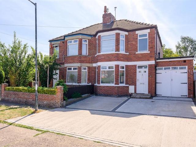 House for sale in High Field, York
