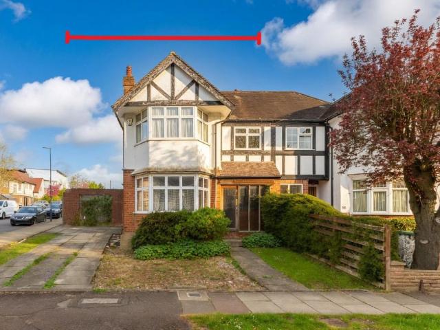 House for sale in Little Stanmore, Greater London