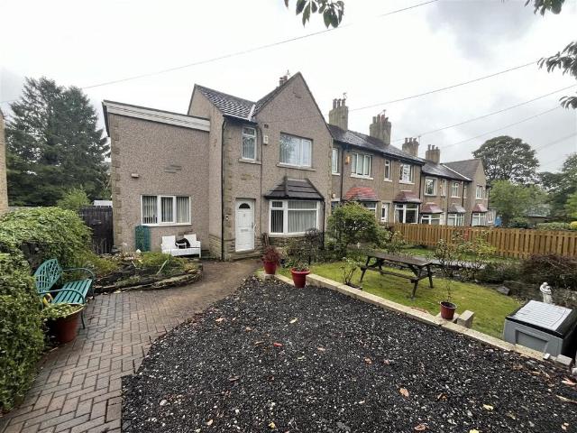 House for sale in Low Moor, West Yorkshire
