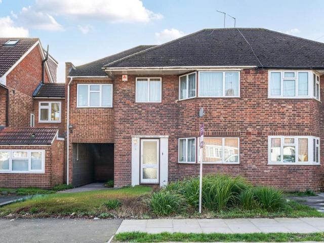 House for sale in Little Stanmore, Greater London