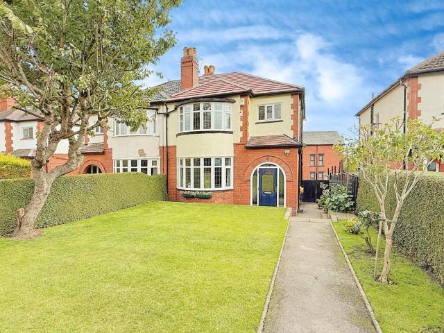 House for sale in Farnley, West Yorkshire