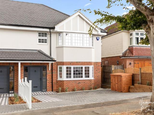 House for sale in Ivy Chimneys, Epping
