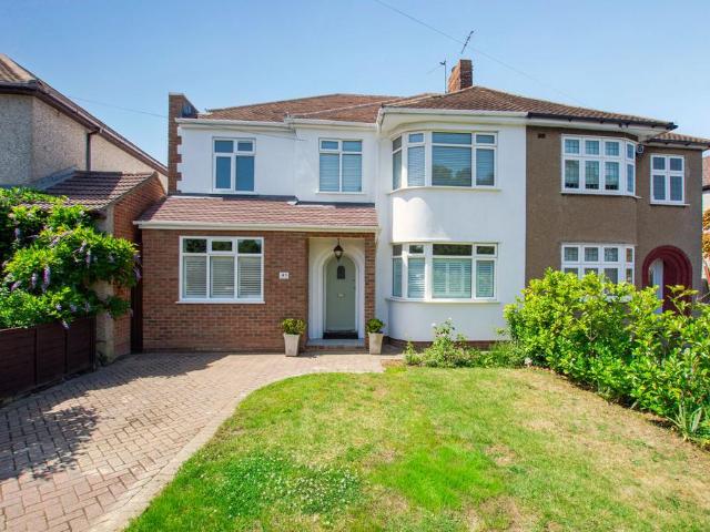 House for sale in Albany Park, Greater London