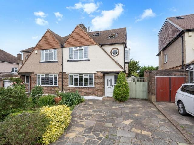House for sale in Stoneleigh, Ewell