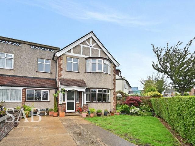 House for sale in London Borough of Ealing, Greenford