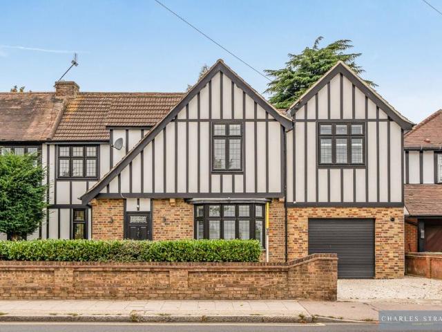 House for sale in Gidea Park, Greater London