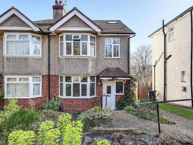 House for sale in Caterham on the Hill, Hillview