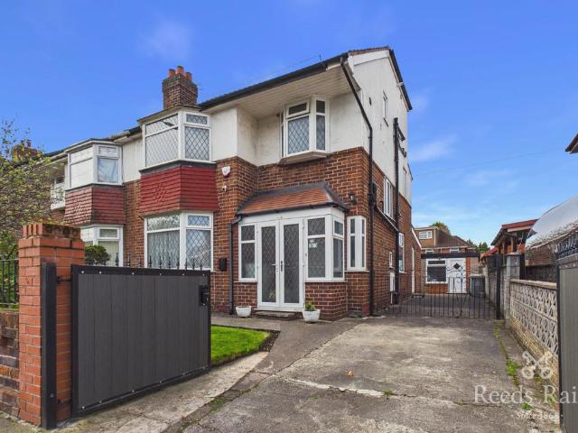 House for sale in Gorse Hill, Trafford Park
