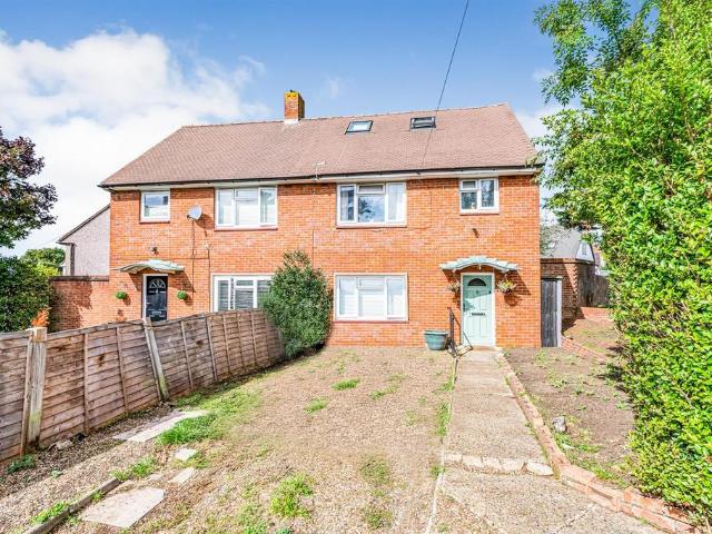 House for sale in Rosehill, Greater London