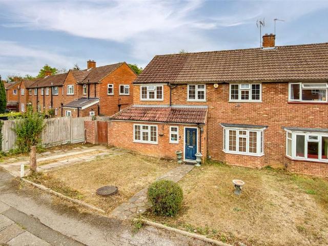 House for sale in How Wood, St Albans