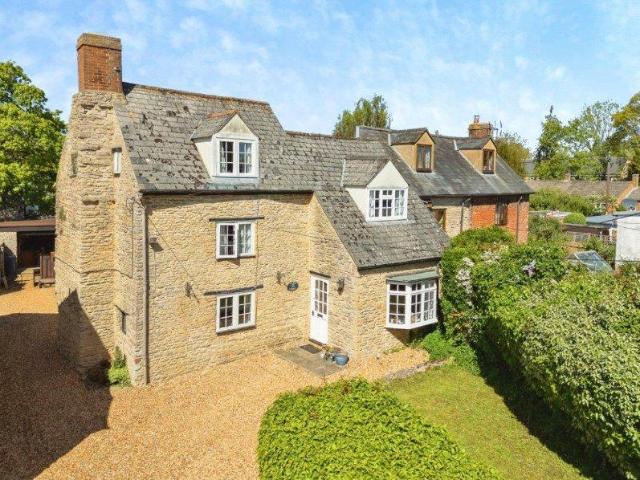 House for sale in Evershot, Oxfordshire
