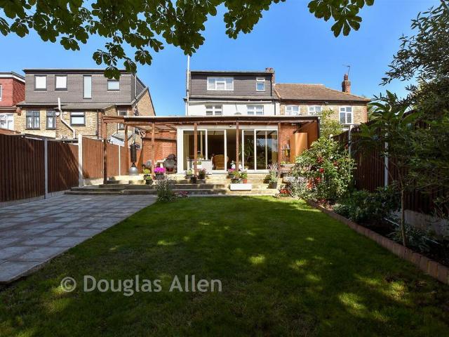 House for sale in Gants Hill, Greater London