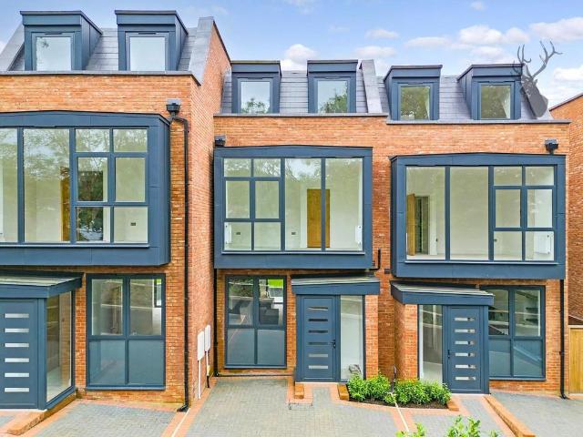 House for sale in Chingford, Greater London