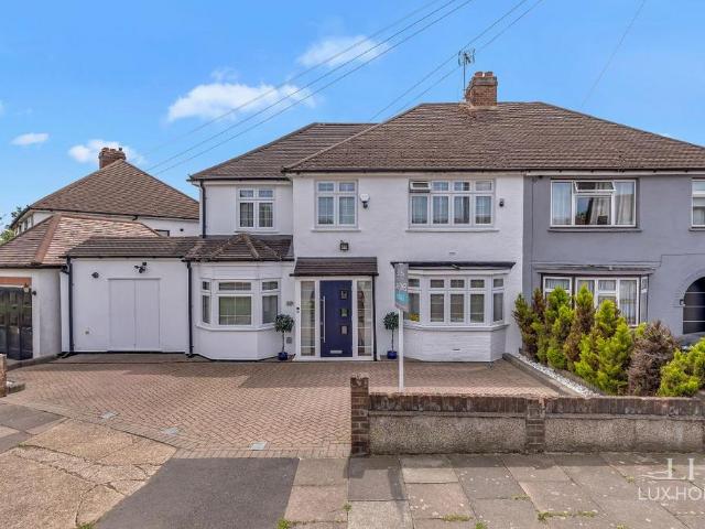 House for sale in Hornchurch, Greater London