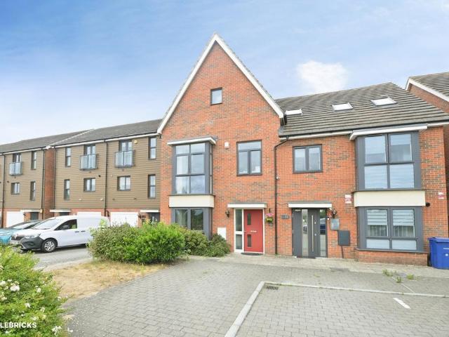 House for sale in Aveley, Essex