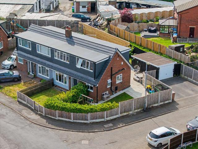 House for sale in Wardle, Burnedge