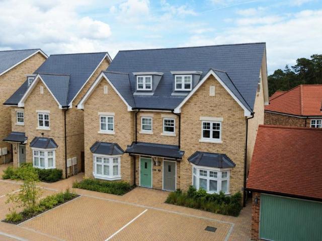 House for sale in Fleet, Hart