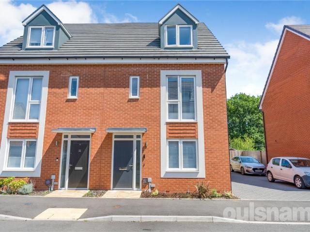 House for sale in Bromsgrove, Worcestershire