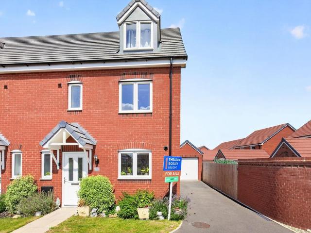 House for sale in Crookhill, Worcestershire