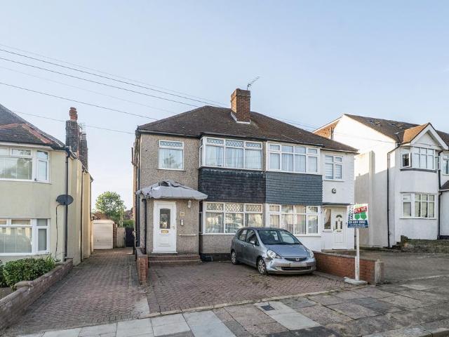 House for sale in Broadfields, Greater London