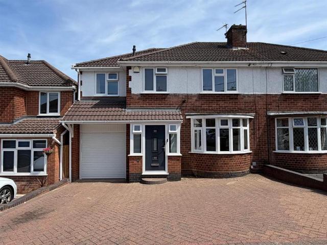 House for sale in Halesowen, West Midlands