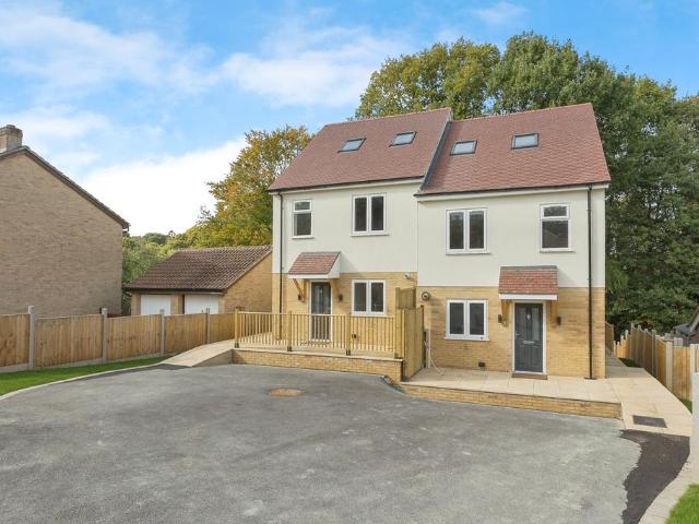 House for sale in Southborough, Sandown Park