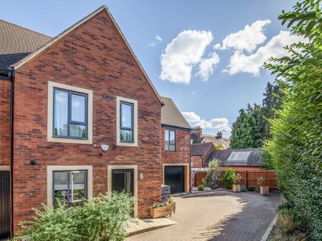 House for sale in Leisure Village, Kettering