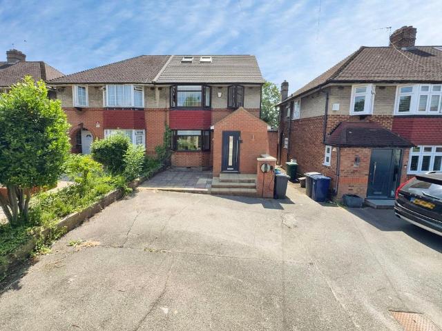 House for sale in Broadfields, Greater London