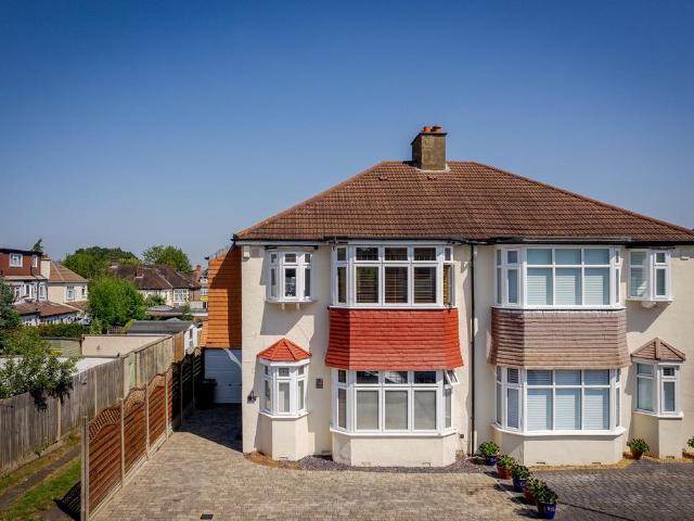House for sale in London Borough of Croydon, Shirley