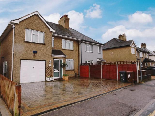 House for sale in Oakmere, Potters Bar