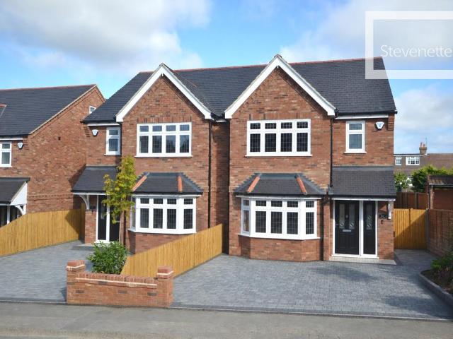 House for sale in Coopersale Street, Epping