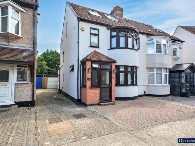 House for sale in Gidea Park, Greater London