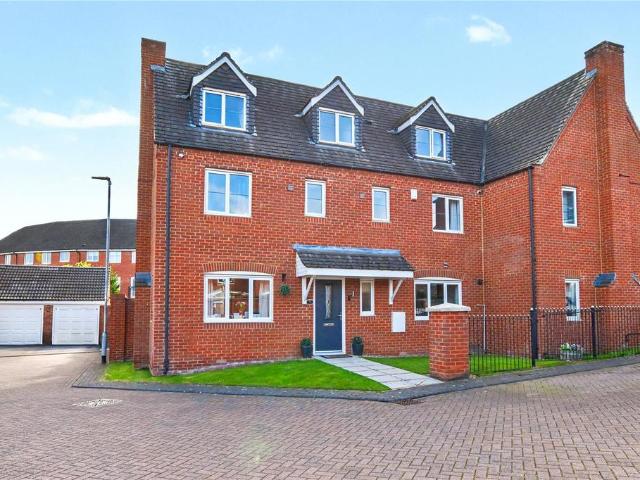 House for sale in Thorpe-on-the-Hill, Leeds